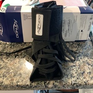 DonJoy stabilizing pro ankle black size small